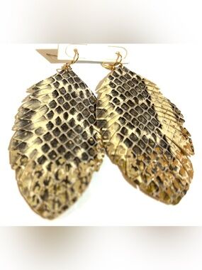 Snake Texture Teardrop Dangle leather Earrings in Black & Cream